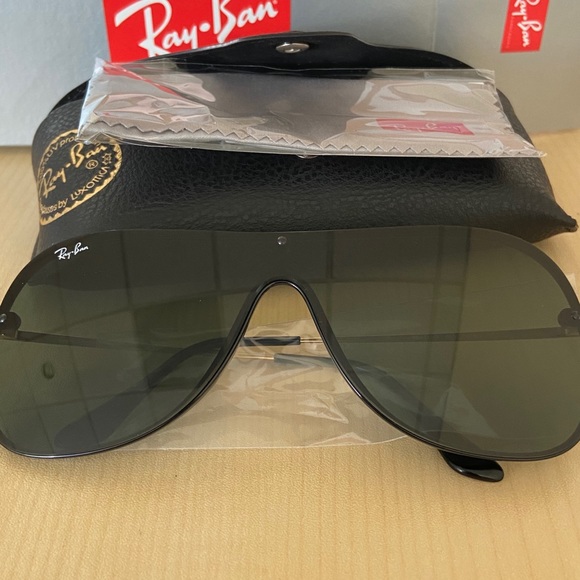 Ray ban sunglasses - Picture 1 of 4
